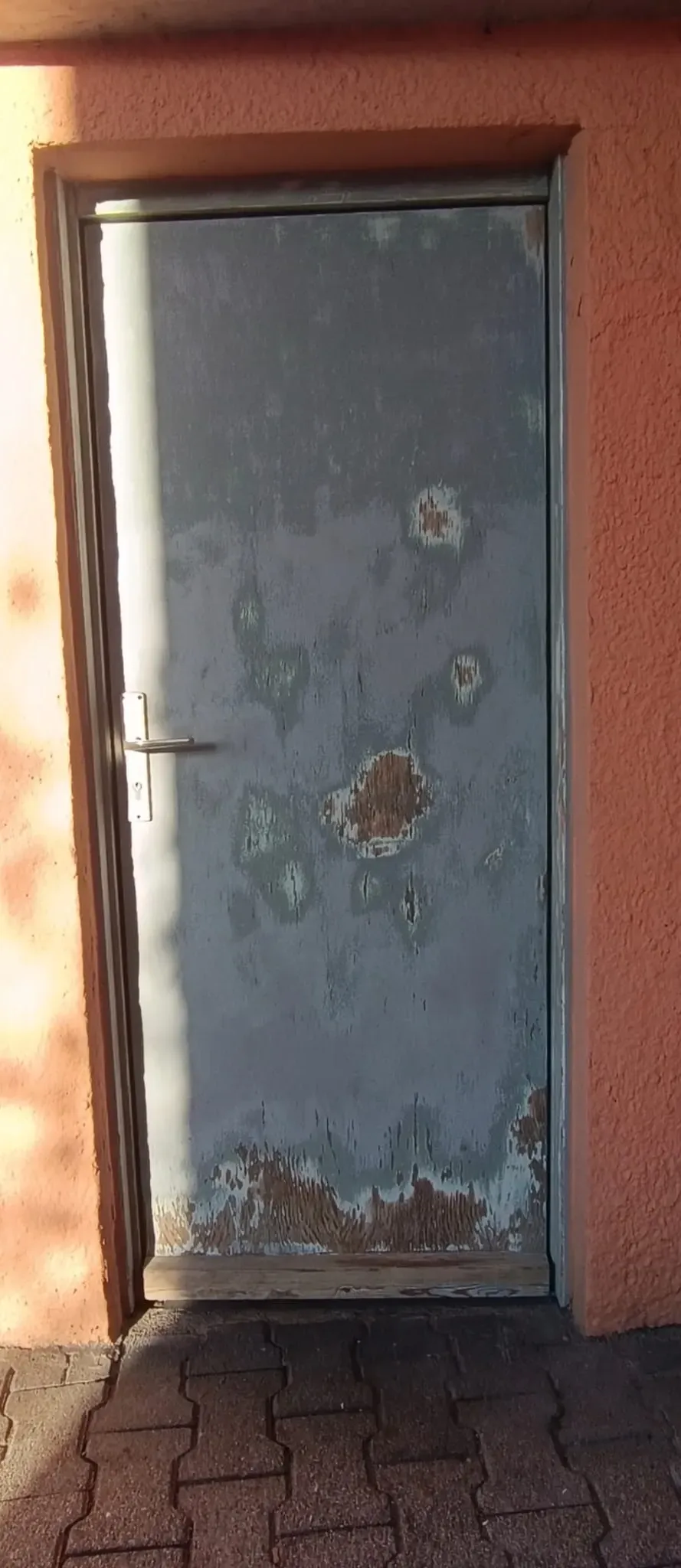 Tür vor Renovierung