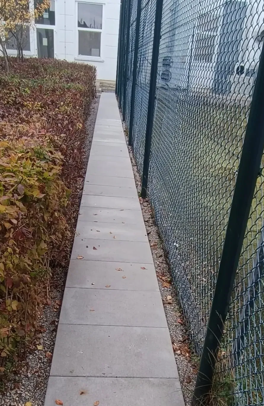 Gehweg sauber gepflegt